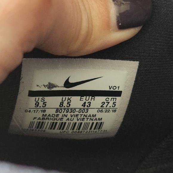 Athletic_Shoes